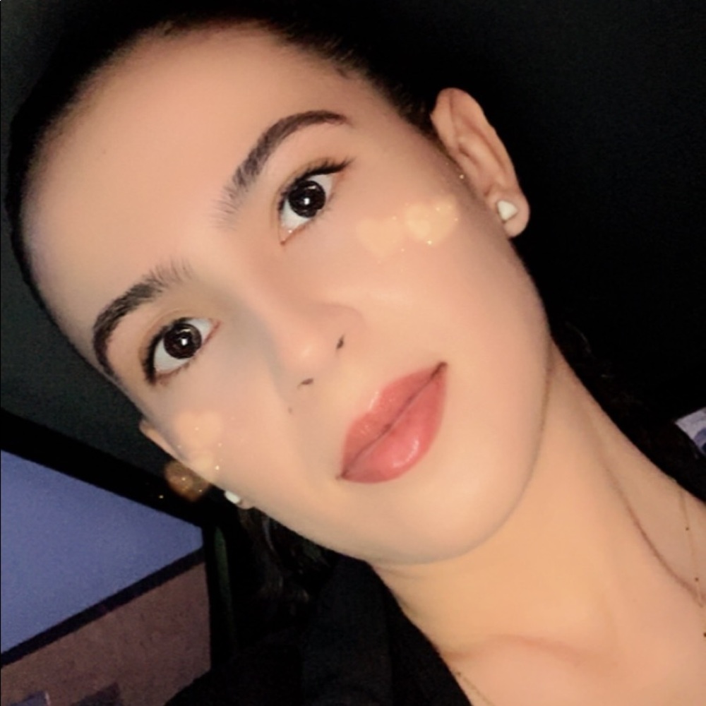 Meet your Posher, Cassandra